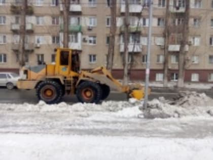 Уборка города от снега и наледи продолжается