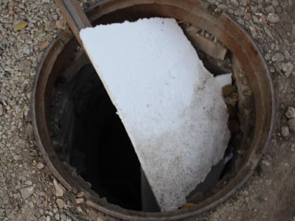 Энгельсское МУП заплатит ребенку 100 тысяч за падение в открытый колодец