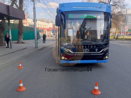 В Кировском районе водитель троллейбуса сбила молодого пешехода