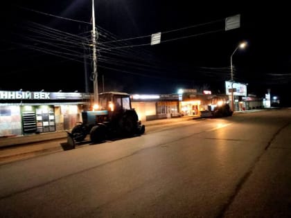 Очистка улиц и пешеходных зон в городе