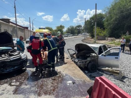 На Степана Разина столкнулись легковушки. Пострадали три человека