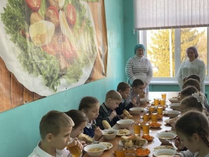 Организация горячего питания школьников на постоянном контроле управления образования администрации района