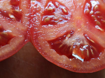 В саратовскую ИК осужденному на 24 года передали помидоры с 