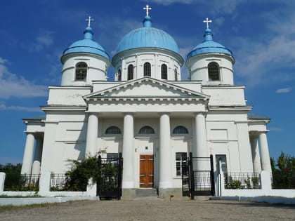 Вольскому священнику требуется помощь на лечение 16-летнего сына