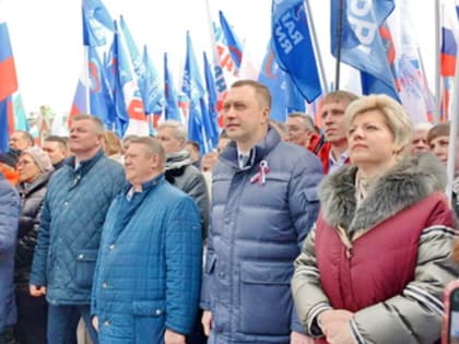 Депутаты Саратовской городской Думы во главе с председателем Сергеем Овсянниковым приняли участие в митинге-концерте в честь Дня воссоединения Крыма с Россией
