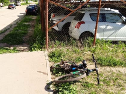 В Ленинском районе юный велосипедист попал под колеса 