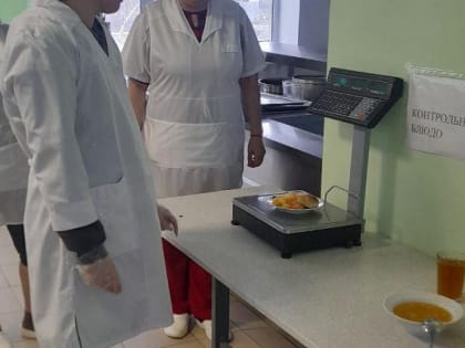 Управлением образования администрации  района продолжена организация родительского контроля горячего питания в школах