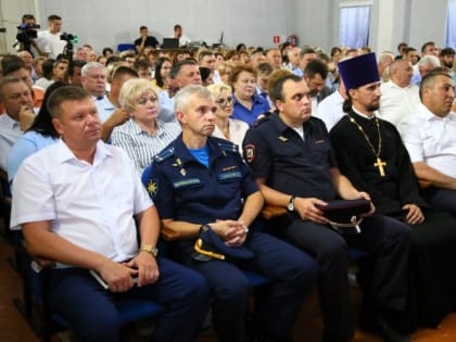И. о. благочинного Ртищевского округа принял участие во встрече с губернатором Саратовской области