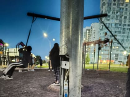 Опасная детская площадка: ребенок получил удар током в Саратове