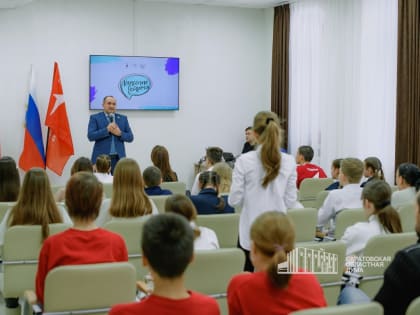 В фонде «Защитники Отечества» прошла «Классная встреча» юных саратовцев с Вячеславом Калининым