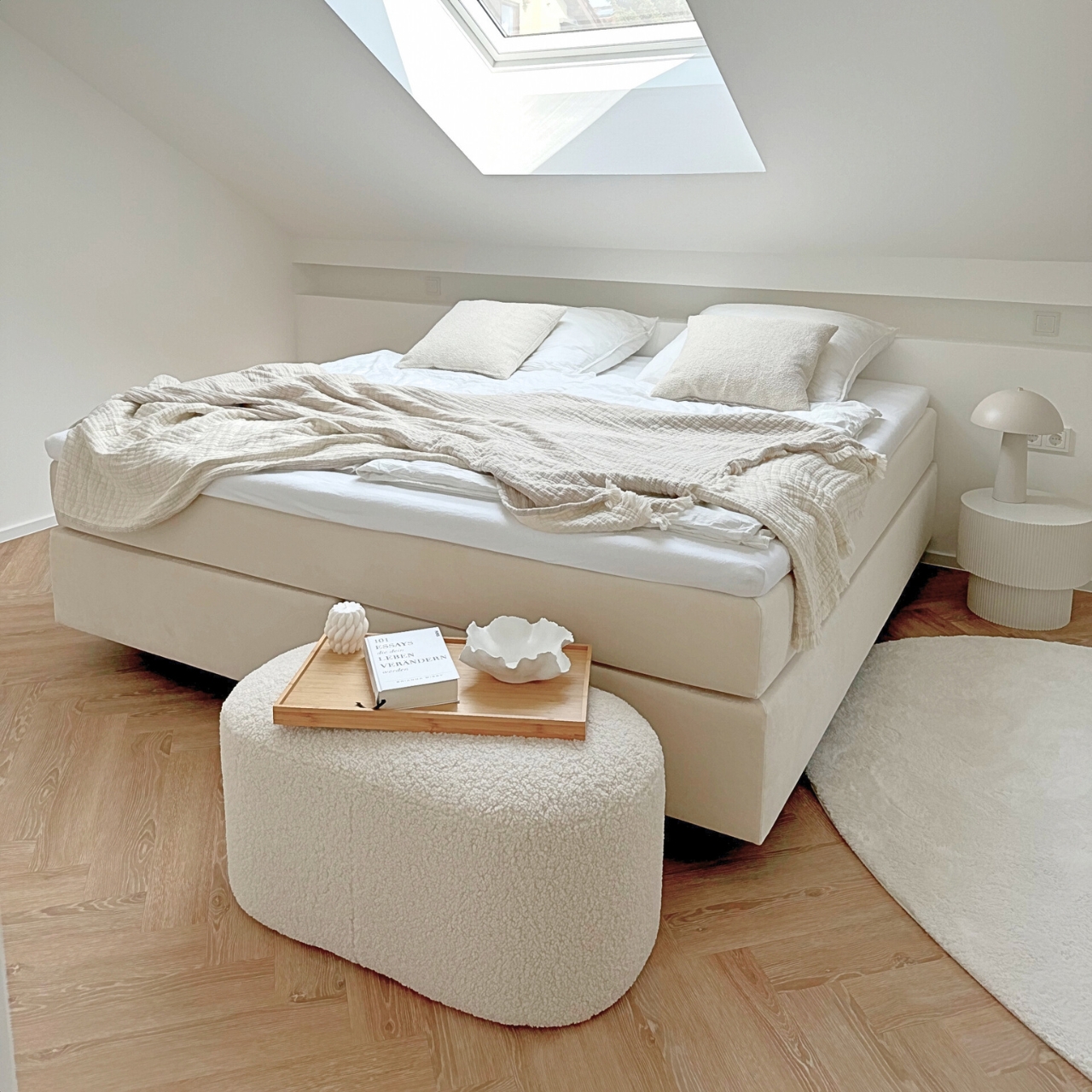 Mozart Boxspringbett mit niedrigem Kopfteil | Perfekt für Räume mit Dachschrägen | 100% Konfigurierbar in allen gängigen Größen | Mozart Bett