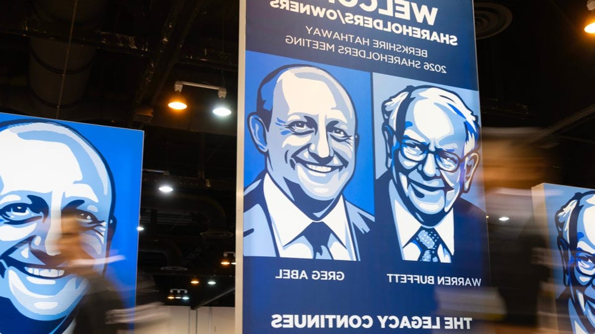 Buffett's Heir Starts Spending Berkshire's Cash Mountain - berkshire cash spending