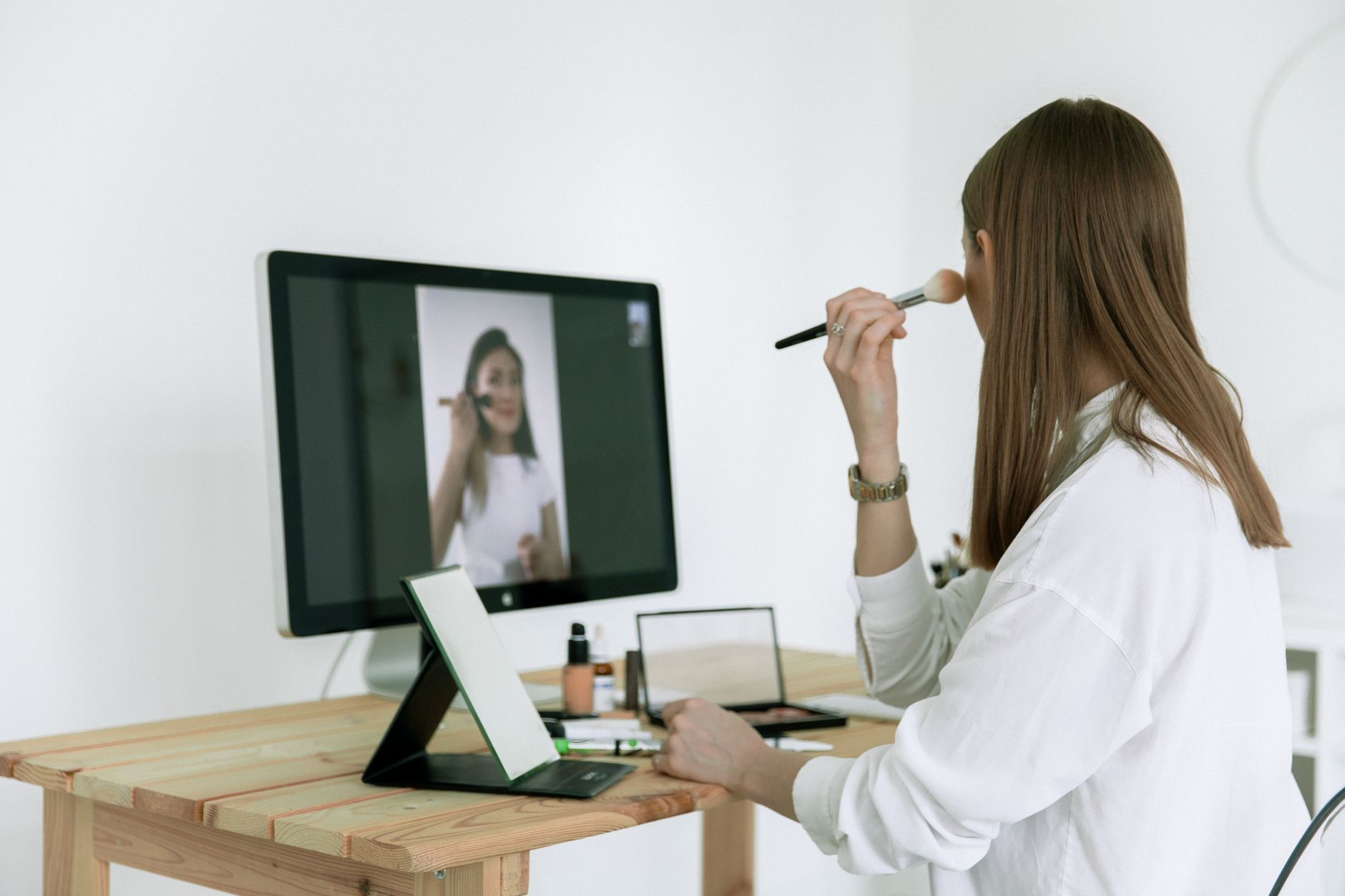 How to patronize the online personal care market relying on online reviews