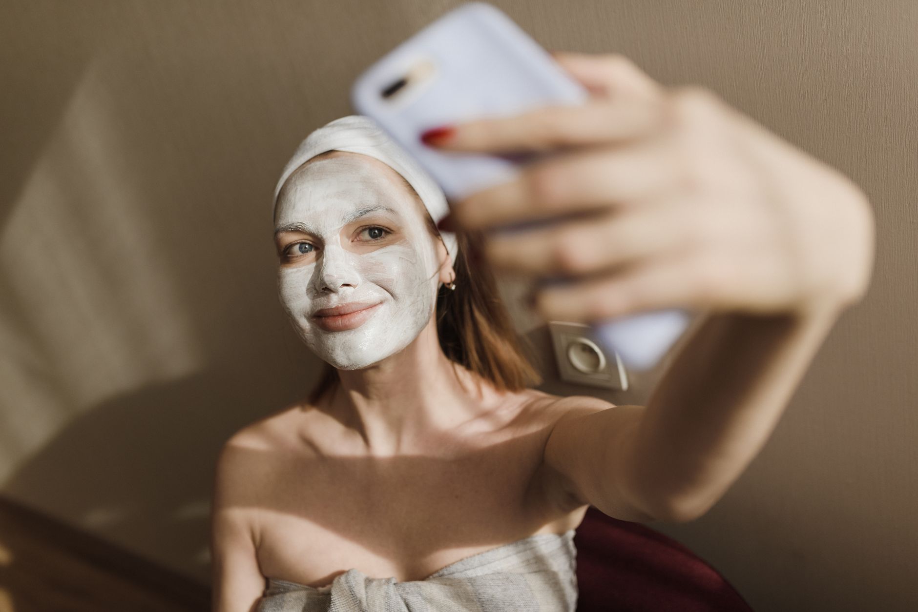 Keeping your facial skin healthy and how to find quality cosmetics
