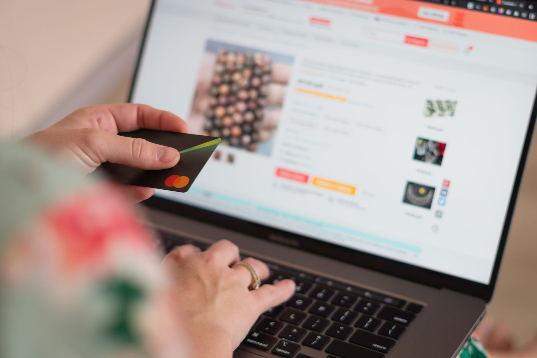 How to Run Your Online Shop Effectively Even While on a Vacation