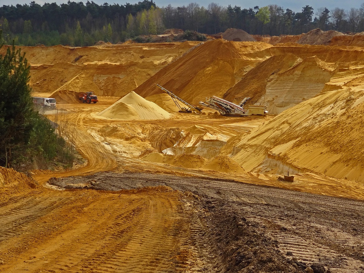 Autonomous trucks start mining daytime operations