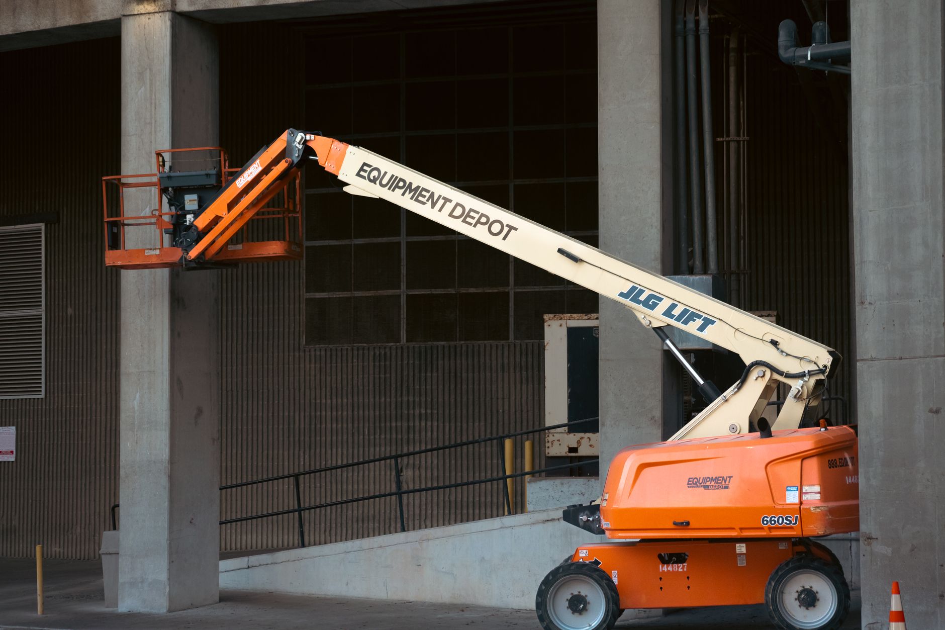 What are the Safety Precautions for Hydraulic Systems?