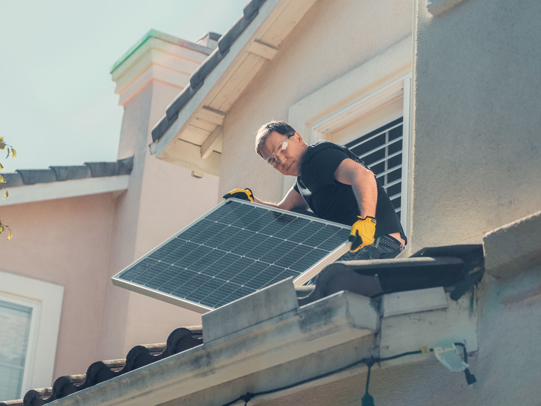 How Commercial Roofing Contractors Can Help Improve Energy Efficiency