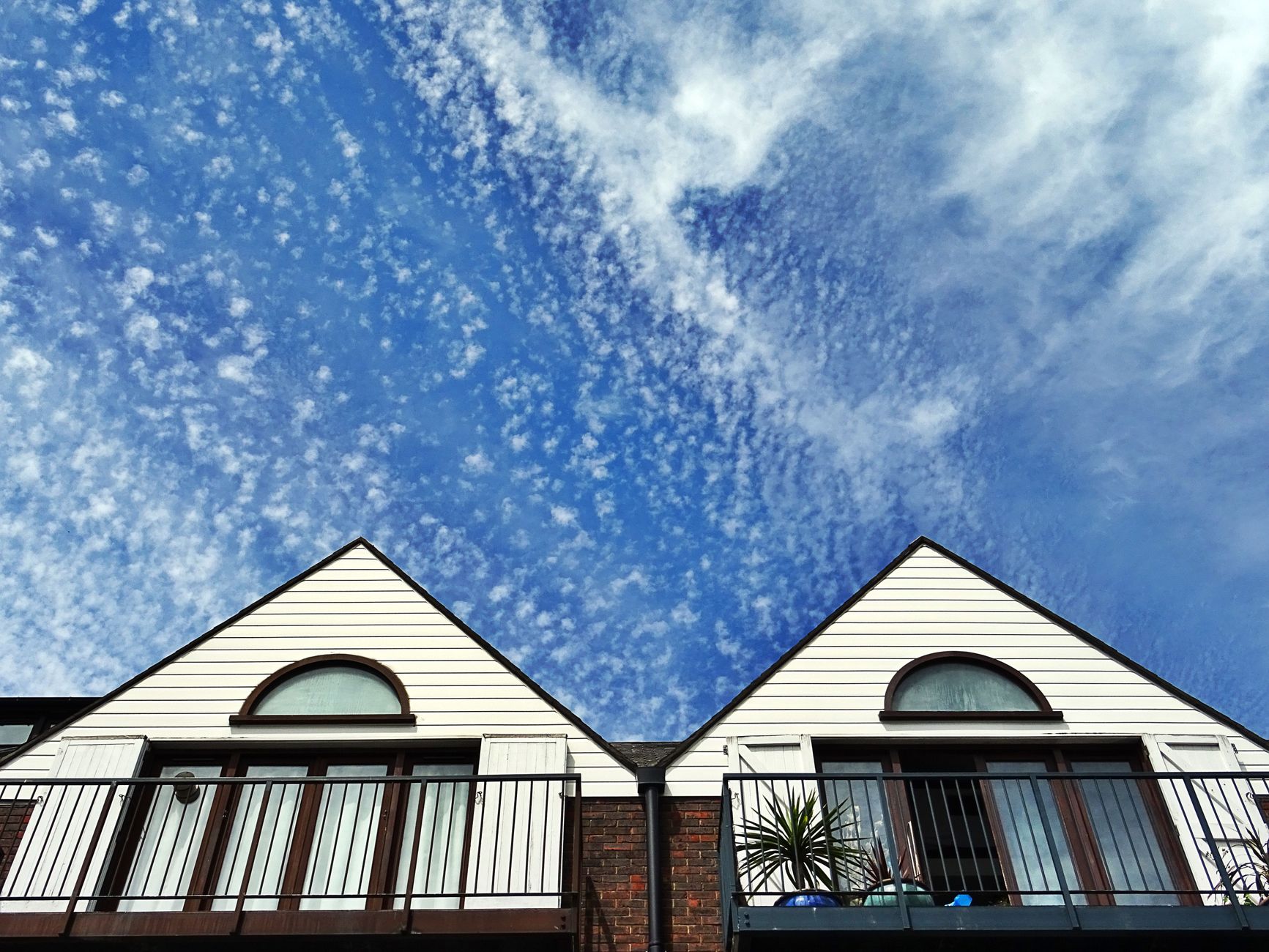 How Do Clean Windows Contribute to Better Ventilation at Home