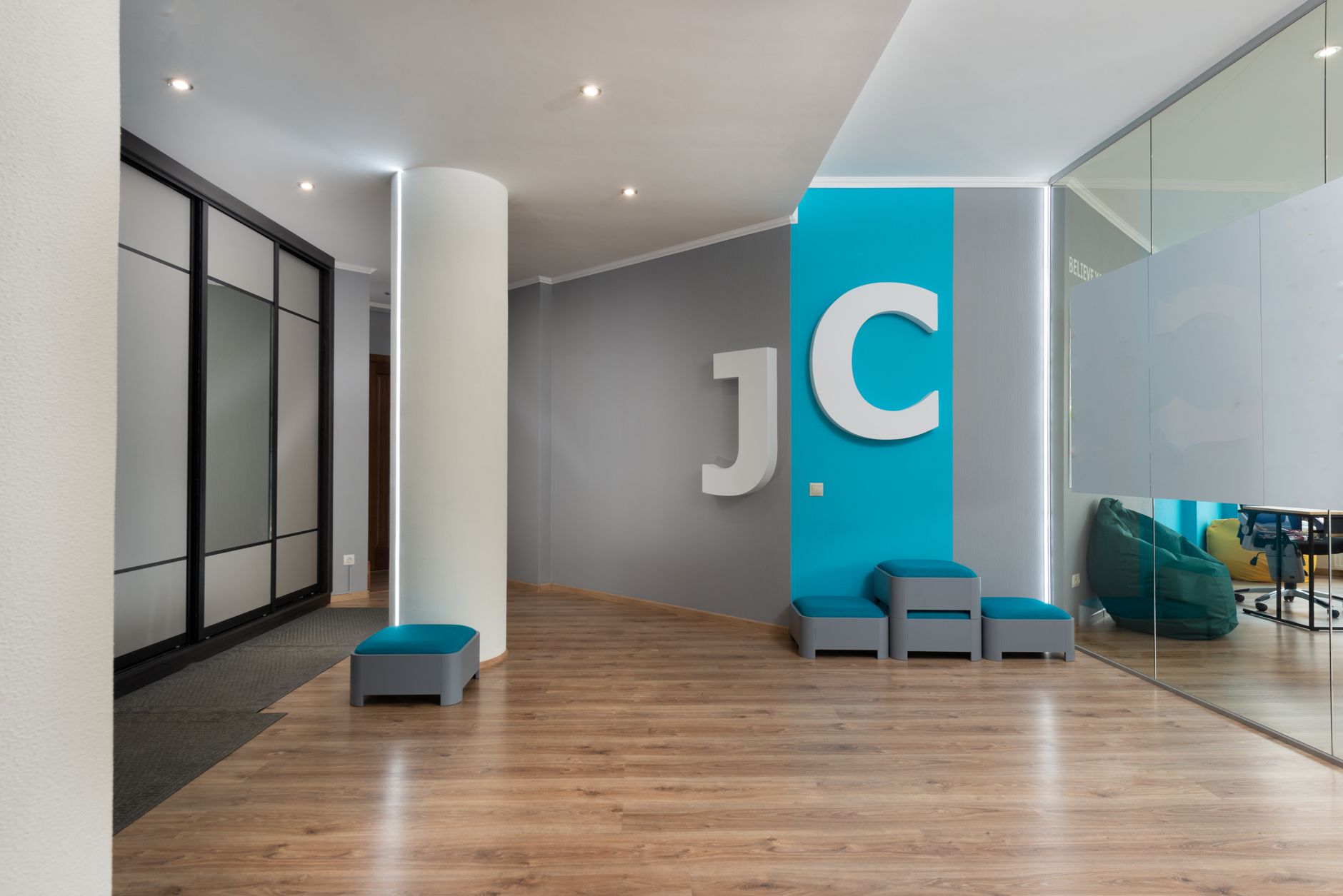 Top 5 Applications of Laminates in Commercial Spaces