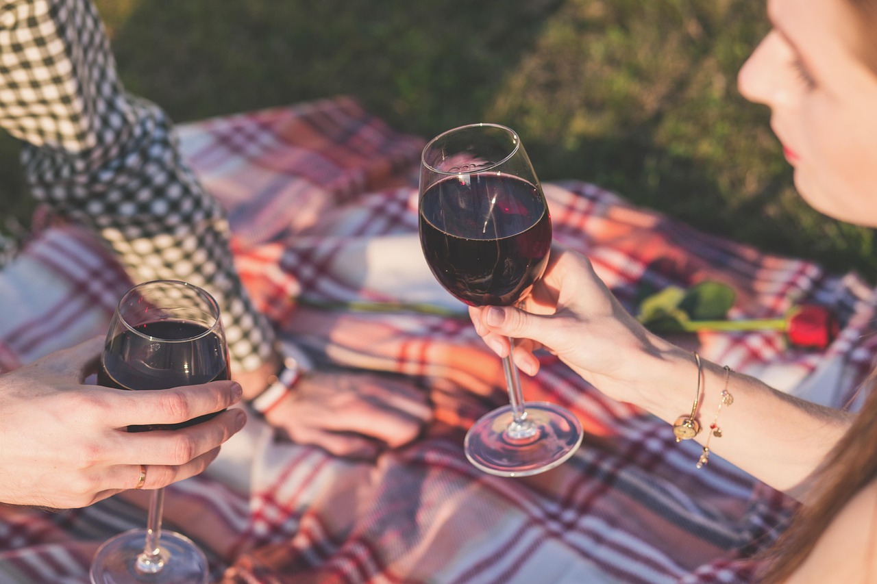can freestanding wine cooler be built in