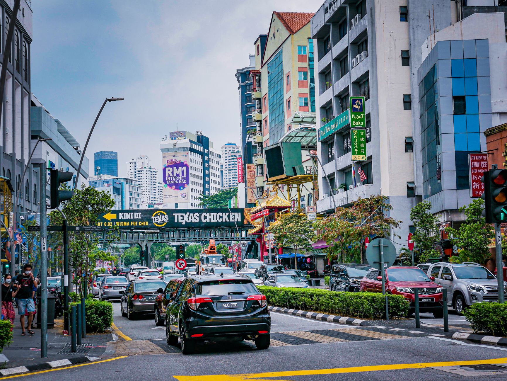 Singaporeans Find New Life in Kuala Lumpur
