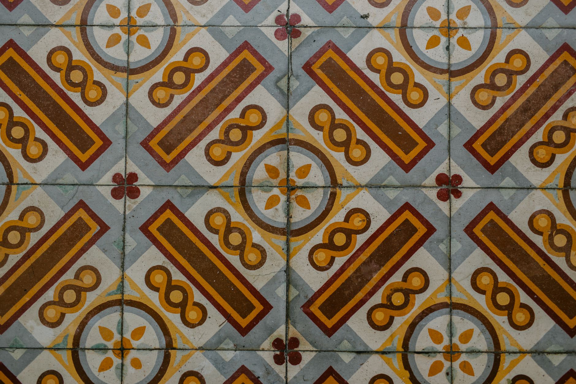 Victorian Tiles vs. Edwardian Tiles: Spot the Difference