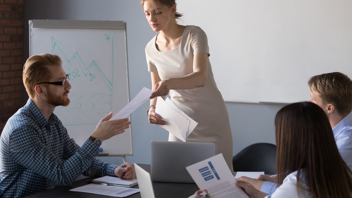 Pitching Investors: What Fundraising Collateral Do You Need - fundraising collateral