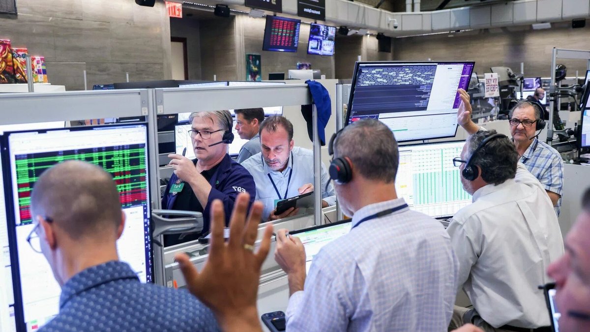 Wall Street rises for the day but falls for the week Wall Street rises for the day but falls for the week - wall street