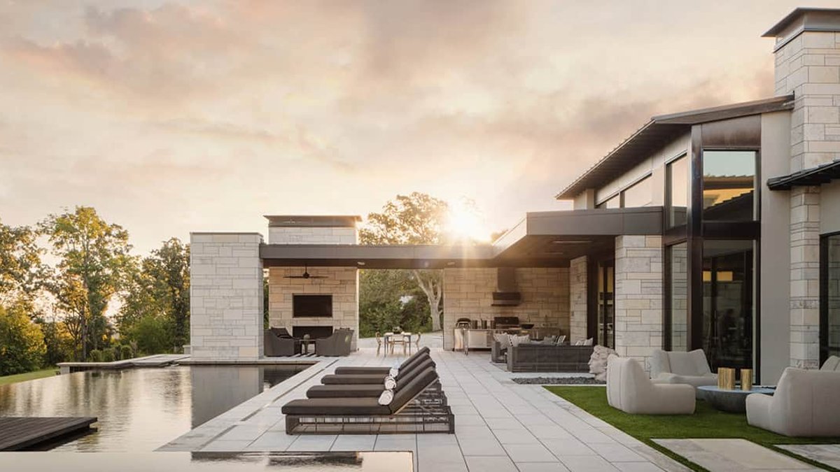 Ozark home offers stunning hilltop vistas Ozark home offers stunning hilltop vistas - hilltop home
