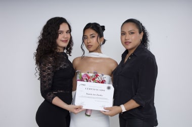 Certificado de maquilladora profesional de Daniela Arce — MUS by Christian Matta