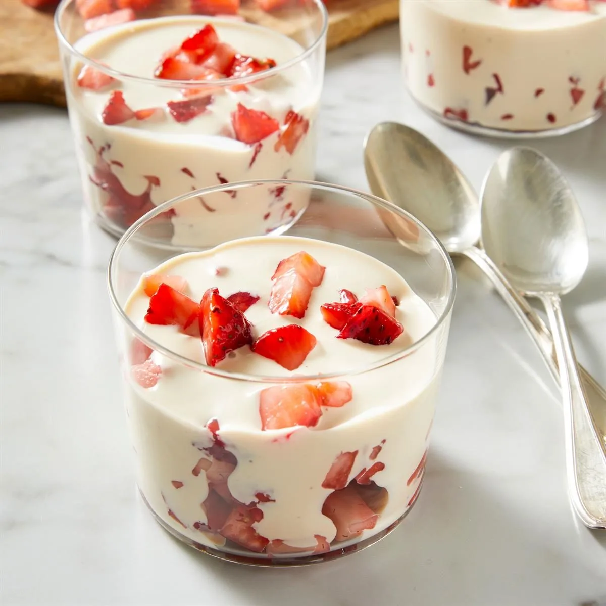 Fresas con Crema: Sweet and Creamy Bliss You’ll Love