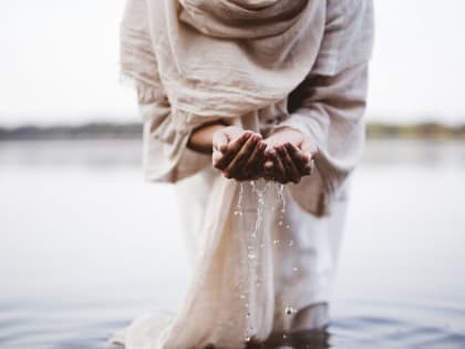 Когда и где набирать крещенскую воду