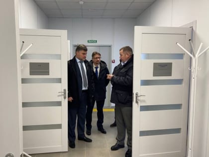 Депутат «Единой России» Сергей Ярошенко провел мониторинг нового ФАПа в Кагальницком районе