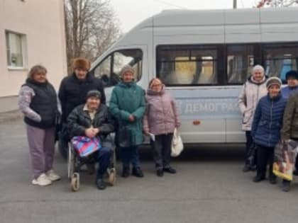 Мобильная бригада для доставки пожилых граждан в Семикаракорском районе
