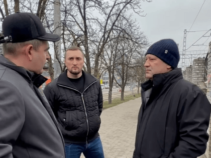 Скрябин поручил разобраться с уличными рекламными объявлениями в Ростове