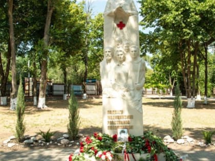 В Ростове появился памятник, посвященный подвигу медиков в борьбе с COVID-19