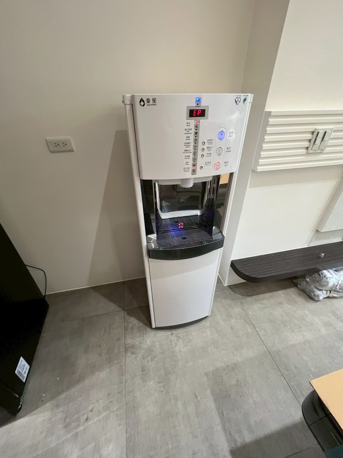 台中潭子區雅潭路二段 豪星落地式冰溫熱飲水機 安裝完工實照