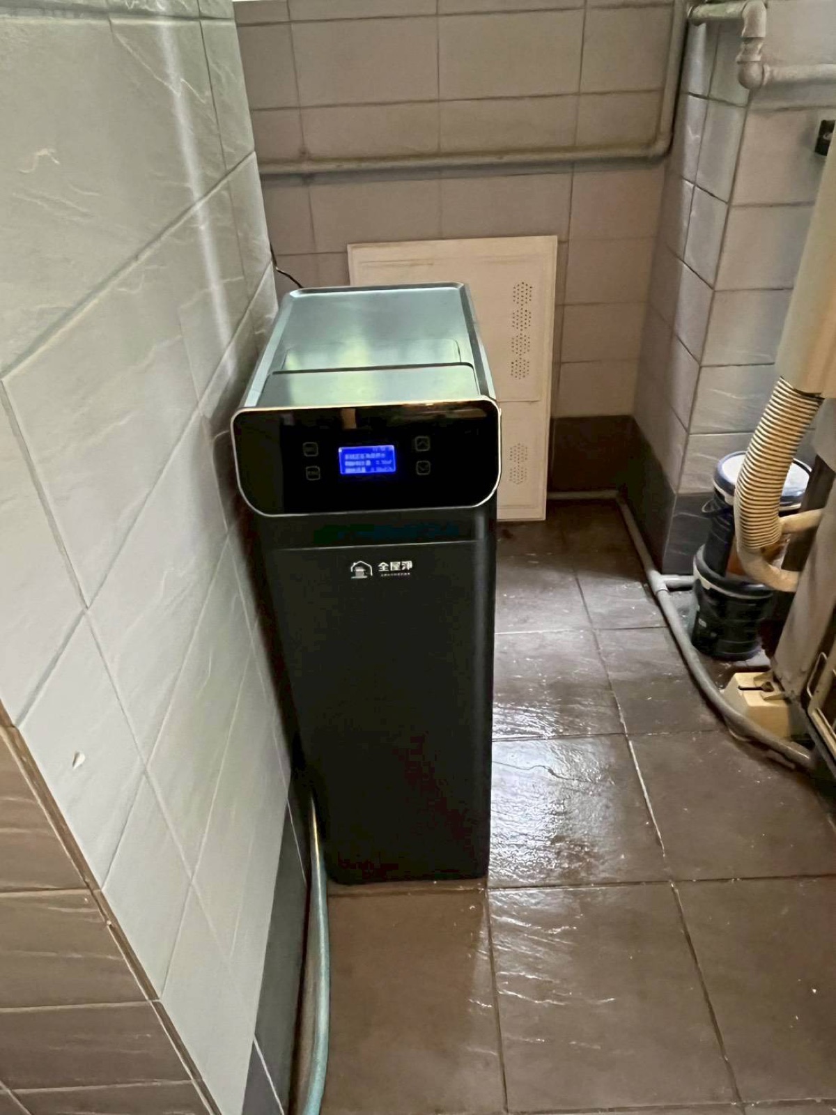 高雄楠梓加仁路 全戶軟水機安裝完工實照 改善硬水水垢
