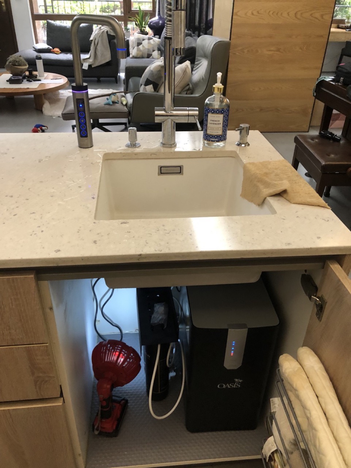 新北新莊新樹路 OASIS廚下飲水機 感應出水龍頭 中島安裝完工實照