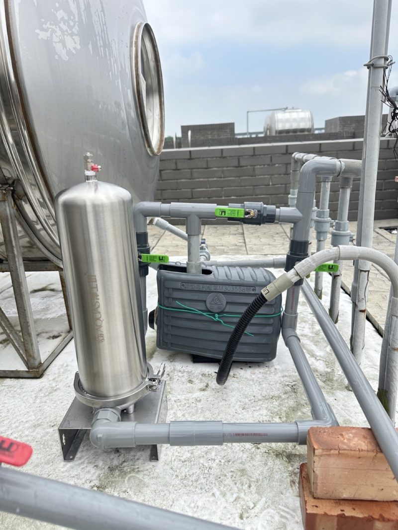 桃園區經國路 AQUAS全戶過濾器頂樓安裝完工實照