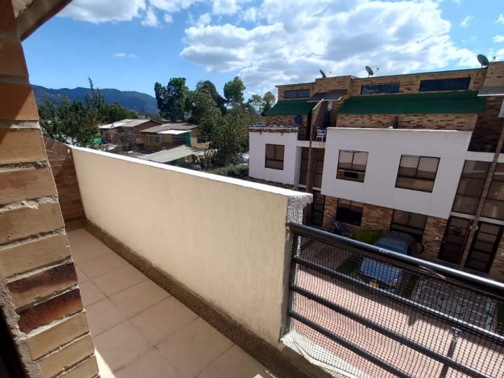 HERMOSA CASA EN CHIA