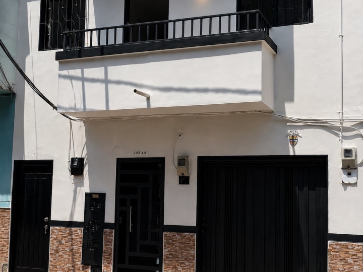Apartamento 2do piso Totalmente Remodelado para estrenar