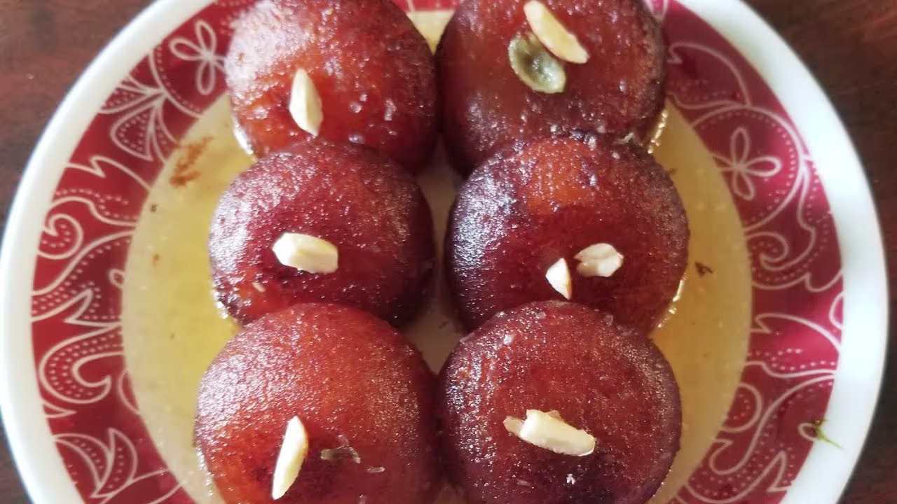 Deliciously Irresistible Gulab Jamun Recipe with Semolina and Condensed Milk