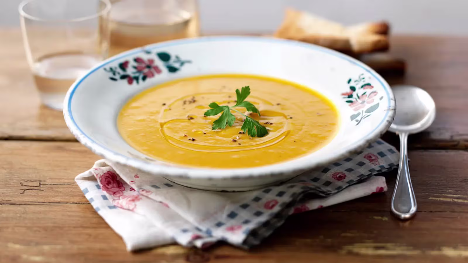 Deliciously Hearty Vegetable Soup Recipe by Mary Berry – Perfect for Every Season!
