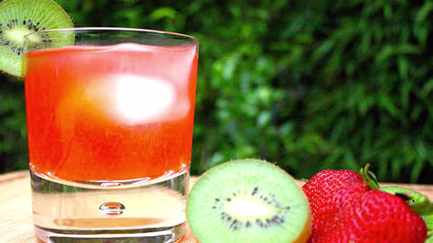 Refresh Your Day: Delicious Flavor Water Recipes with Strawberry and Kiwi