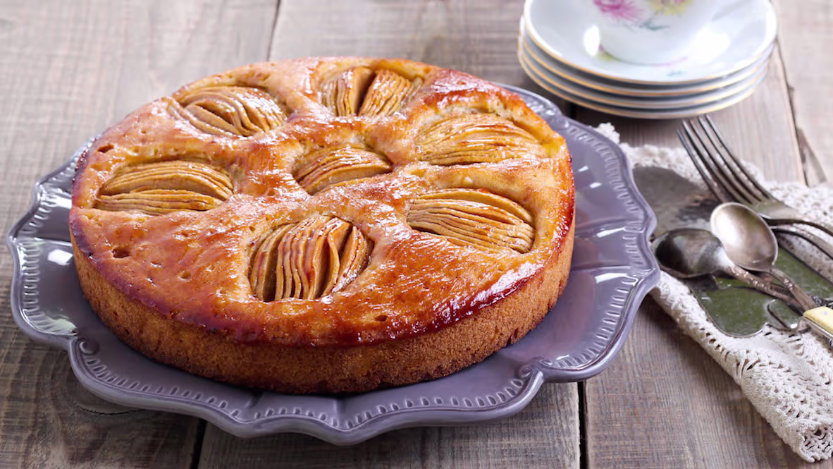 Deliciously Easy Apple Tea Cake Recipe: A Perfect Snack for Any Occasion