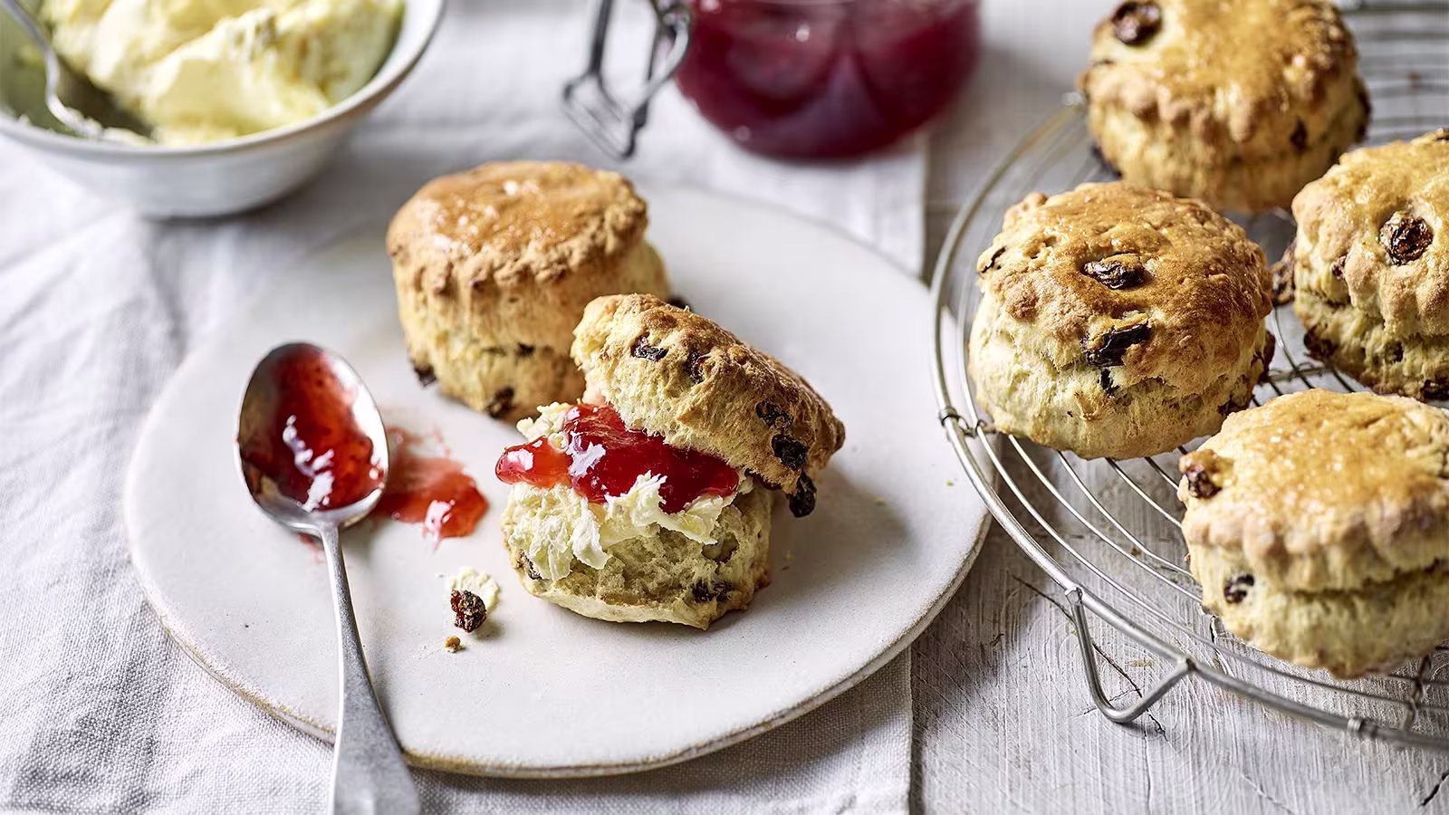 Deliciously Flaky Paul Hollywood Cheese Scones Recipe: Perfect for Any Occasion!
