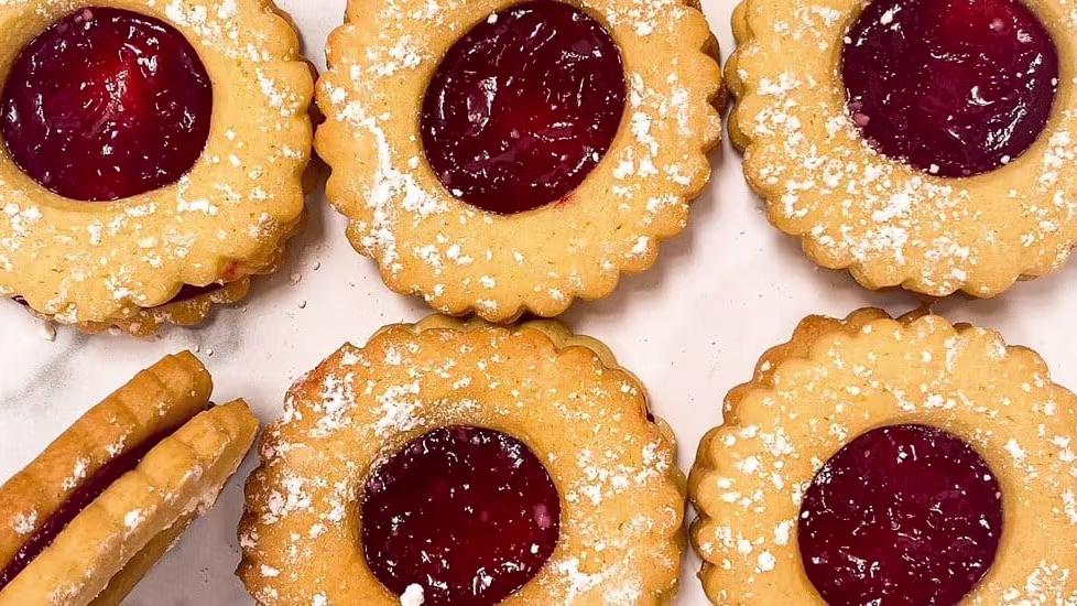 Step by Step Instructions For jammy dodger recipe