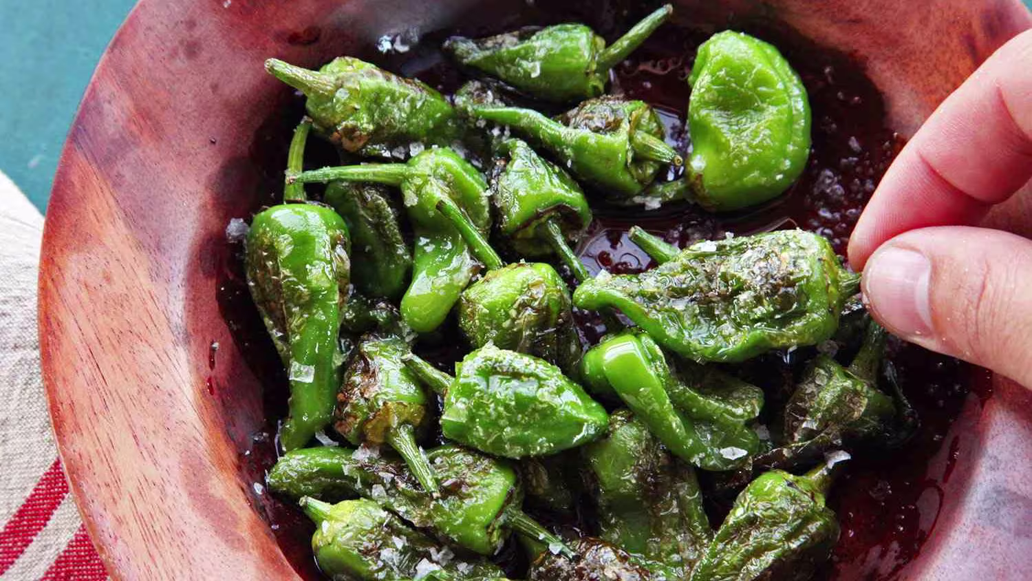 Deliciously Simple Padron Peppers Recipe: A Tasty Tapas Delight
